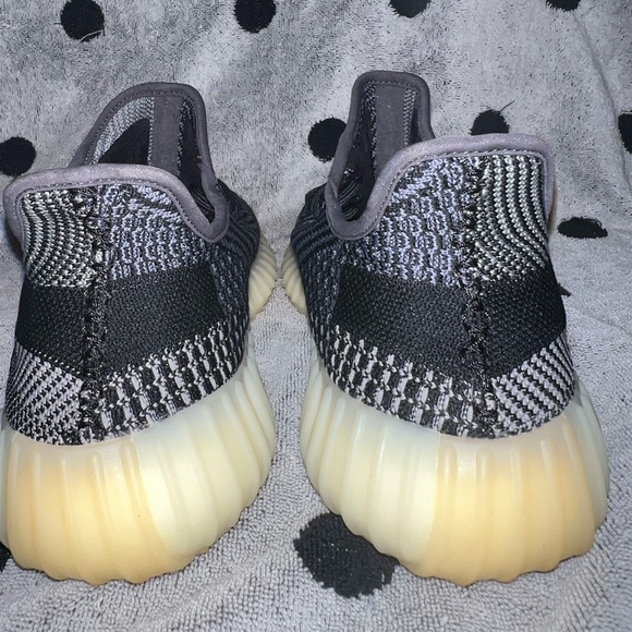 Yeezy Boost 350 V2 - Picture 5 of 8